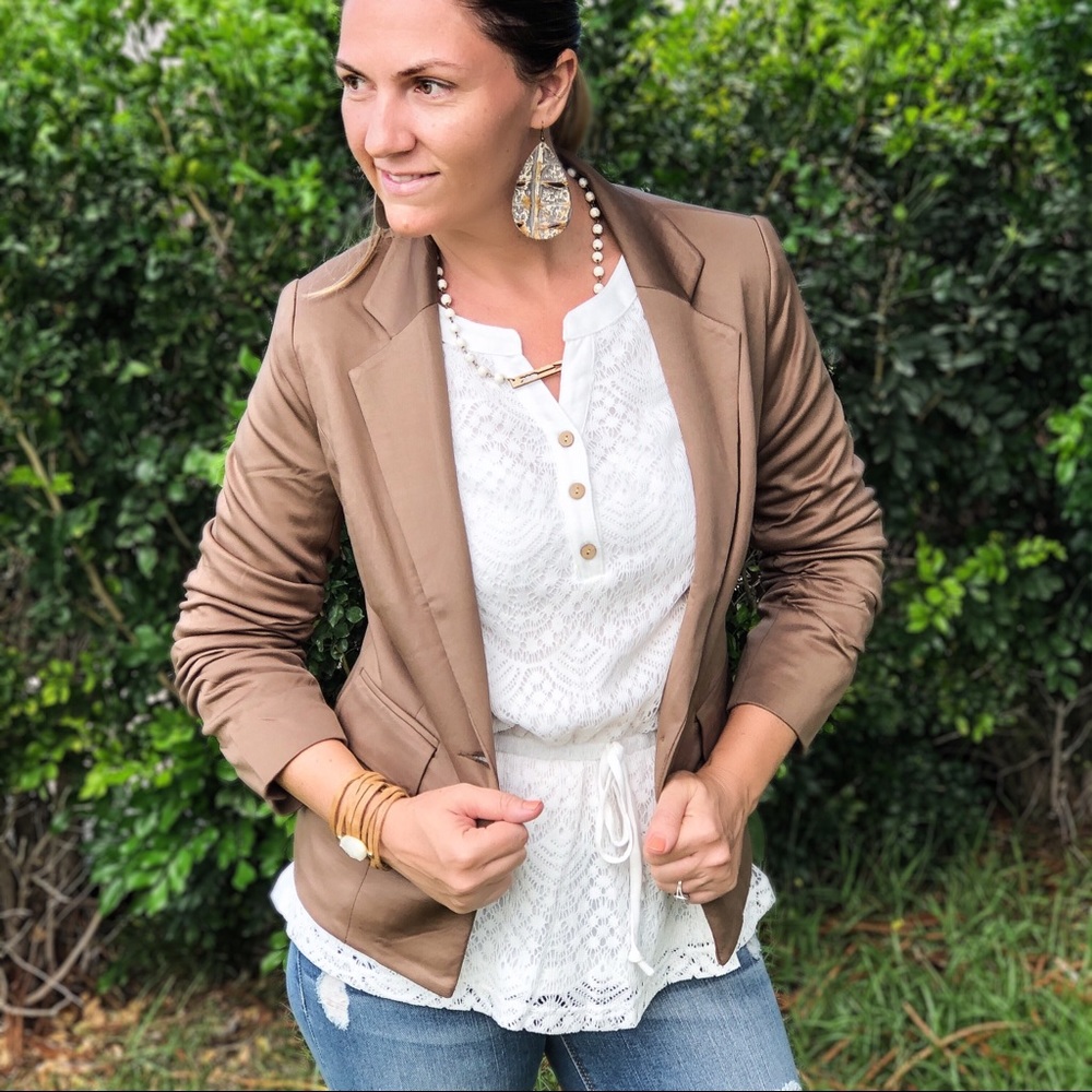 1. Fitted Blazers! Several Colors Available - Picture 1 of 4